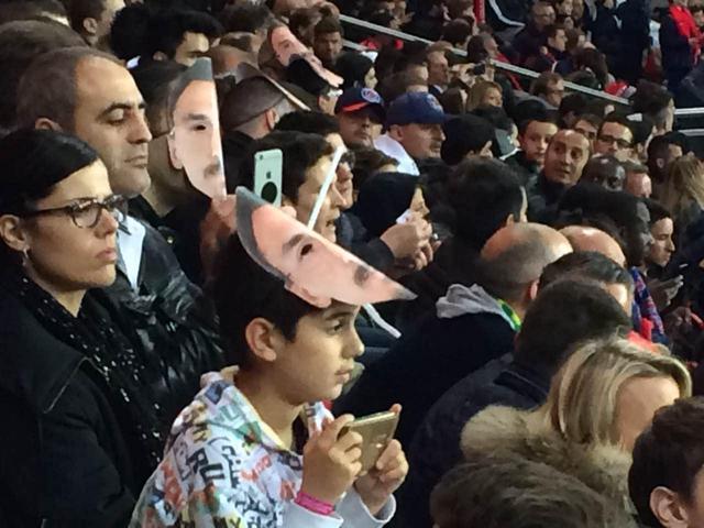 伊布享万人膜拜!国王演讲:这是巴黎 被爱女换下