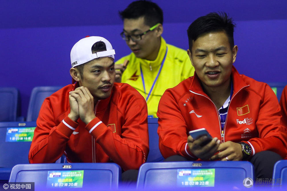 林丹谢杏芳观战 夫唱妇随秀恩爱