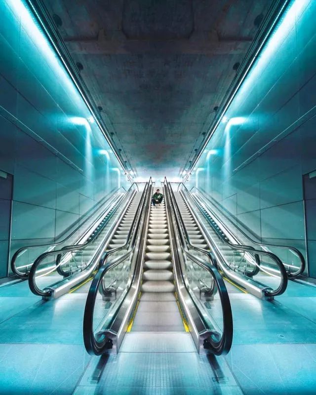 摄影师精妙构图诠释建筑线性美学