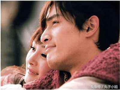 胡歌在大幂幂结婚当天发了一微博,杨幂对他取