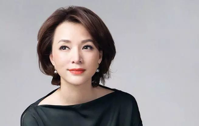 01   曾有人问董卿:一个女人永葆青春的秘诀是什么?