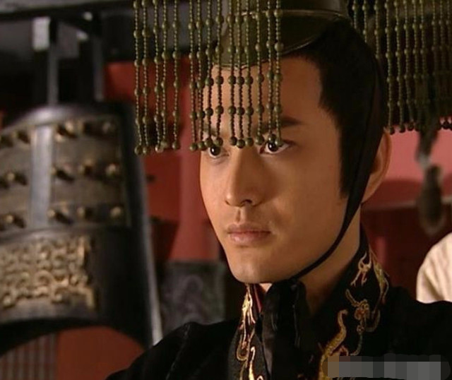 七,黄晓明,在《大汉天子》里面饰演的汉武帝,十分的年轻,帅气