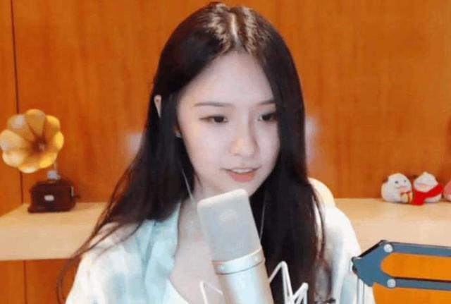 斗鱼女主播线下颜值怎么样?看完后表示再也不相信美颜