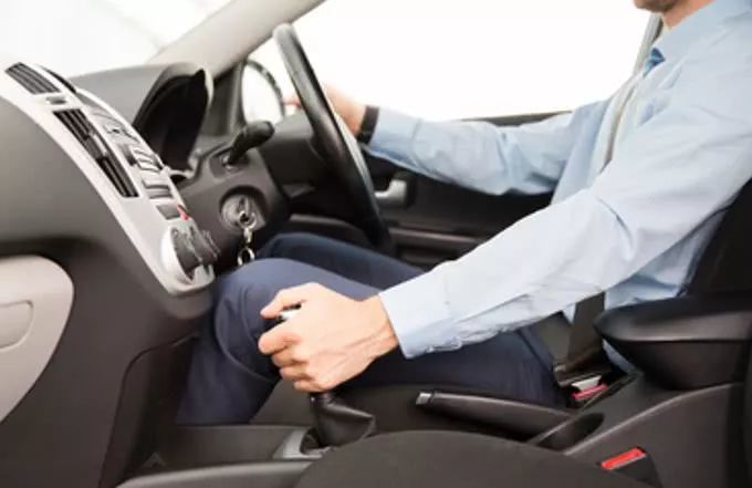 为什么老司机都喜欢开手动挡汽车?