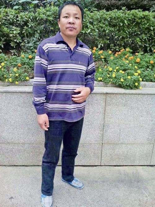 清洁工捡20万银行卡交派出所 半路又捡30万现金 - 1