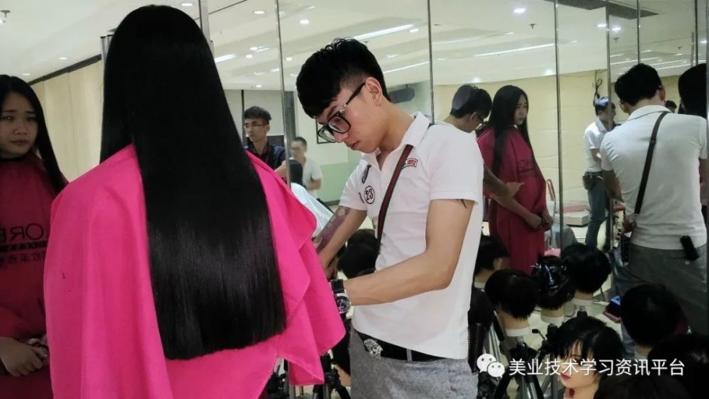上海文峰美发学校真人实操剪发设计