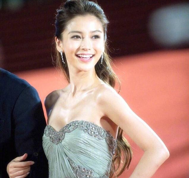 看了杨颖年轻时的照片,才懂得黄晓明为何会为她放弃李菲儿!