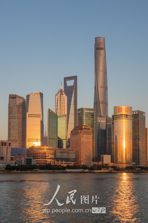 上海阳光明媚 外滩黄昏金光灿烂景色独好