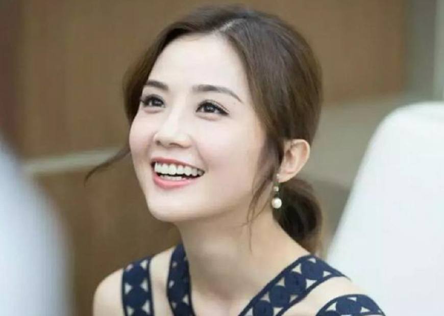 方脸,塌鼻子,大嘴,这些女明星却个个美的上天