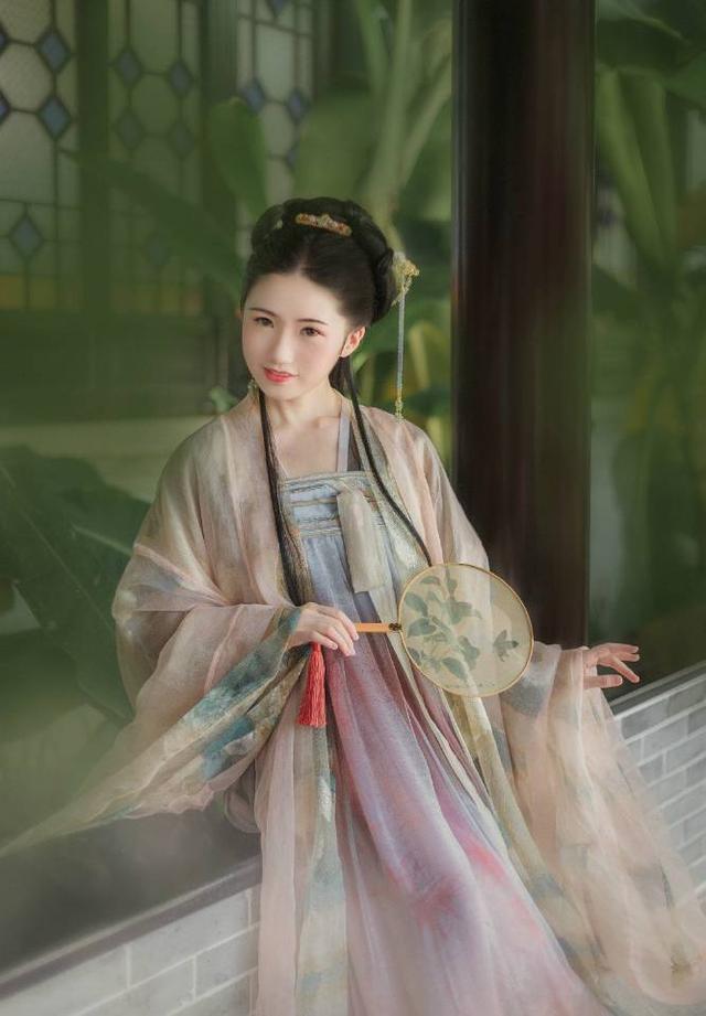 汉服欣赏:齐胸襦裙之美,一醉千年