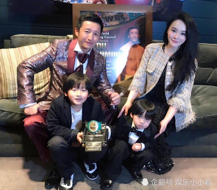 冉莹颖喇叭裤显长腿,拍出的照片比李维嘉还高!