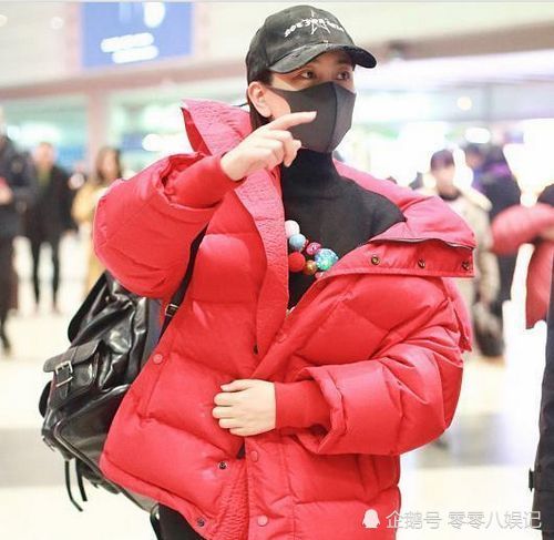 马苏跟李小璐不愧是好姐妹 两人穿的衣服都是一模一样 李小璐微博 浩然情感网