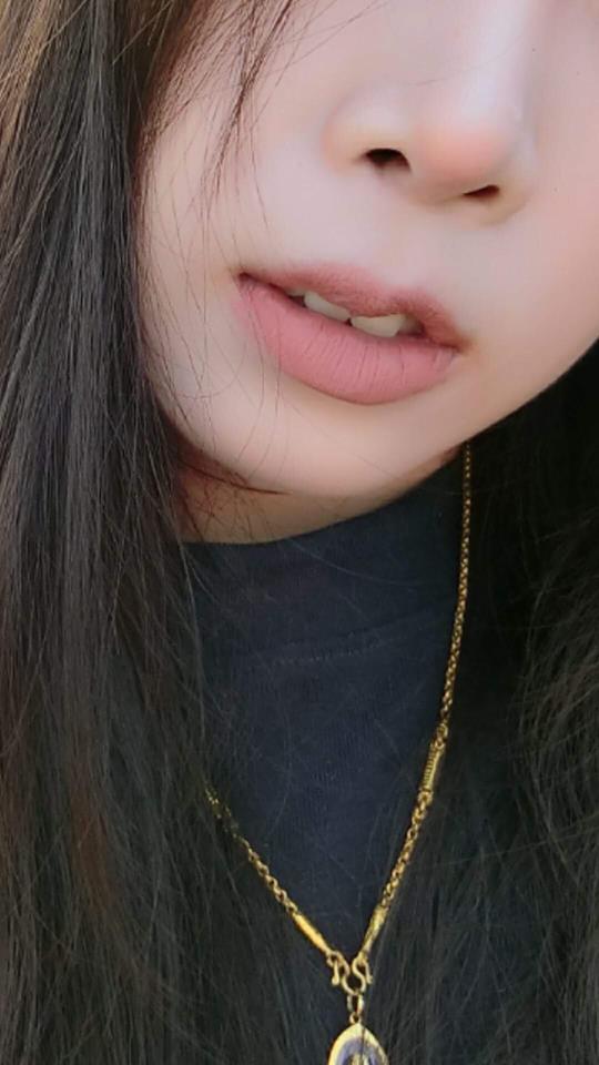 泰国性感女神竟是三瓣嘴 都怪整容遇到假医生