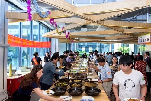 大公司员工食堂曝光:百度的饭像猪食