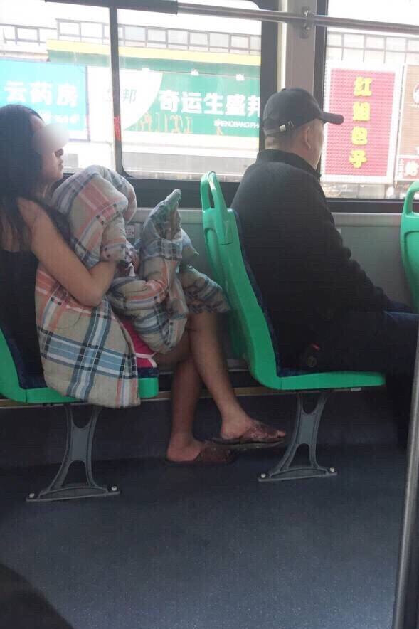 偷朋友老婆内衣打胶_顺内衣控偷袜打胶吧(2)