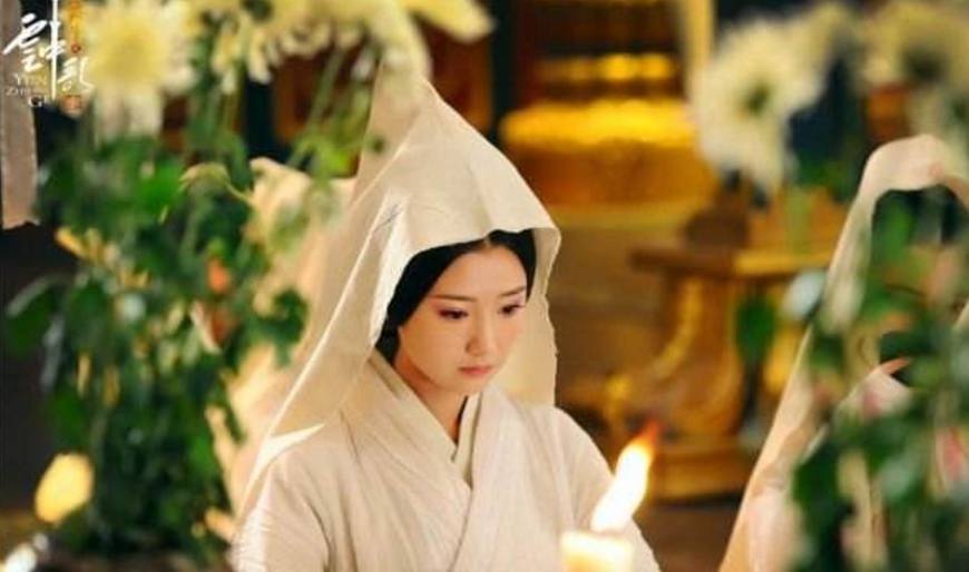 身穿白色孝服的5位古装女 佟丽娅哀伤、李纯幽