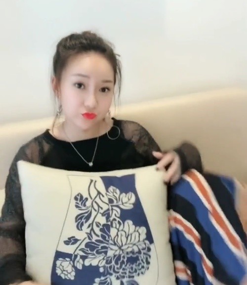 快手六大当红女主播,她17岁就生娃,网友:都是些什么妖魔鬼怪