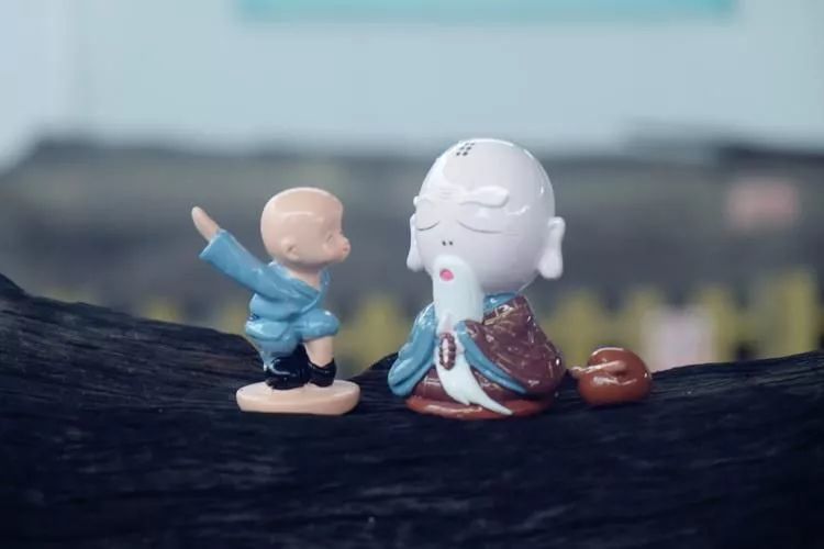 老和尚 有人在背后说您的坏话!