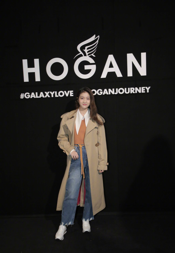 景甜卡其色风衣搭配拼接短裤 气场爆棚!-景甜,