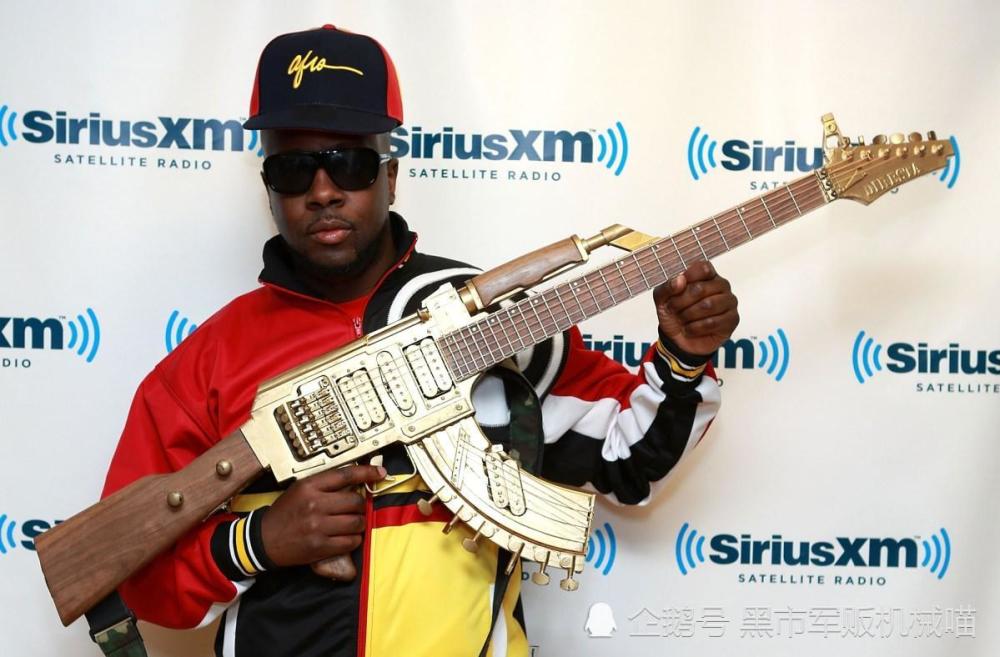 硬汉搞音乐都玩吉他枪:别人唱歌要钱,他们弹琴