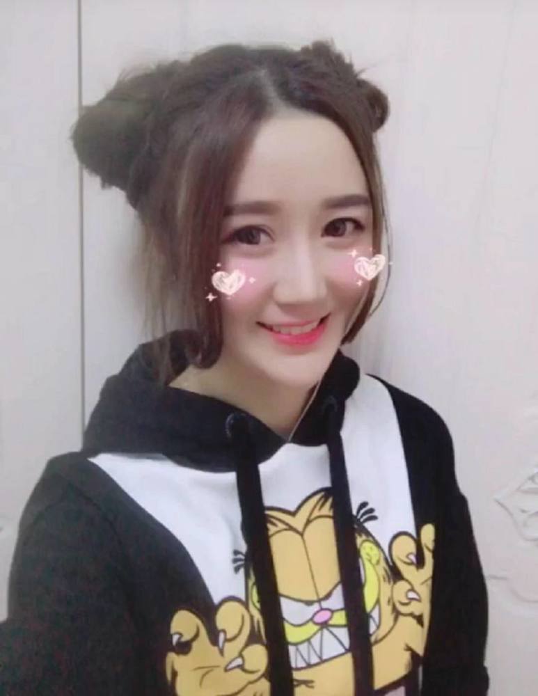 快手新晋午夜"人气王"女主播,人气持续高涨,人美声音甜