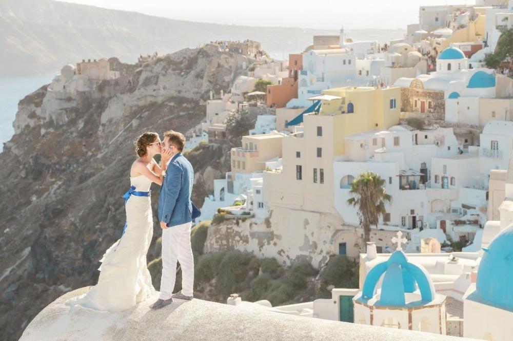 美女外交官裸辞 拿起相机成为摄影师