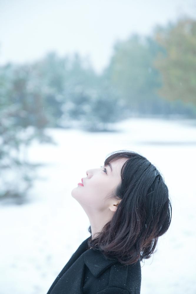 美女外交官裸辞 拿起相机成为摄影师