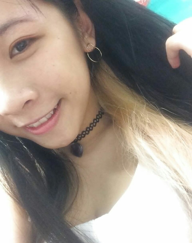 小家碧玉的女孩,自拍照美得不要不要的