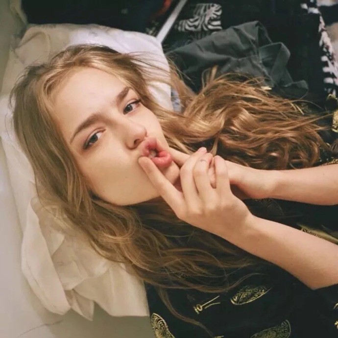 今天yamy带来这一组笑起来超好看的欧美小姐姐的头像,喜欢的可以收藏