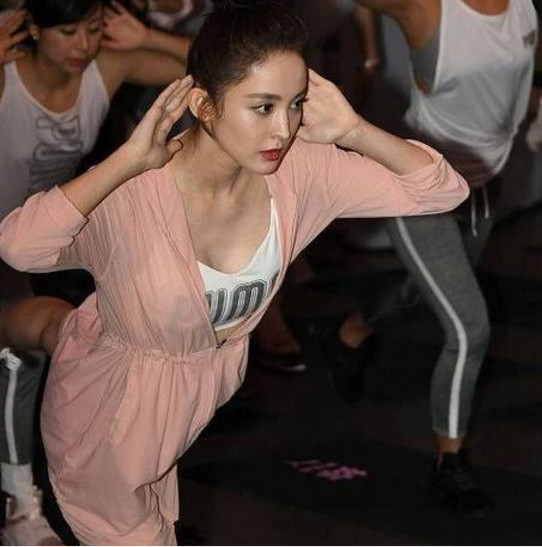 古力娜扎一直被骂 但是2017年事业上得到了不错的成绩