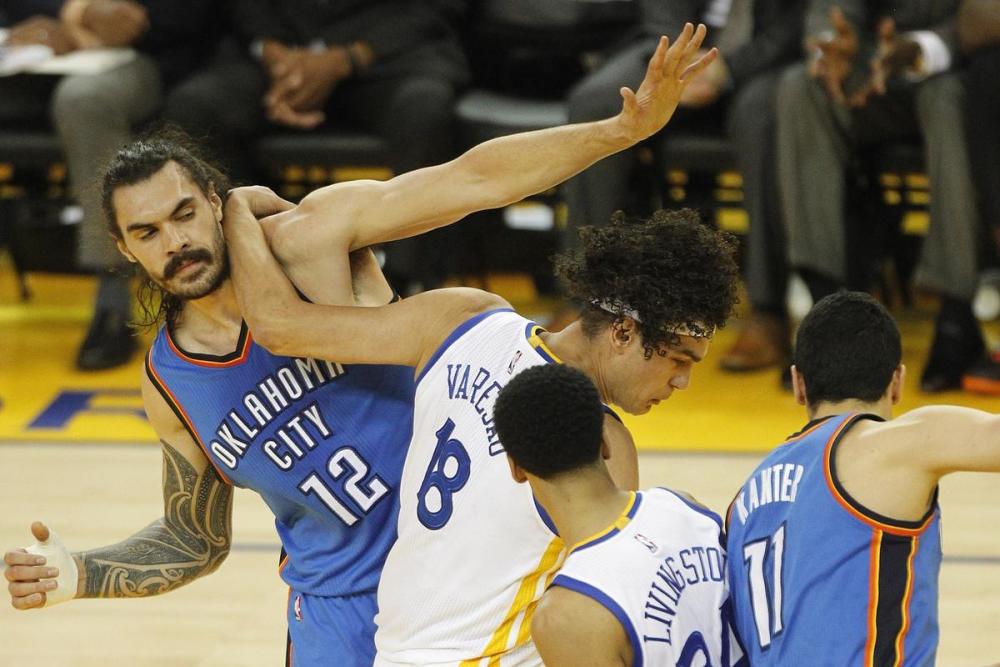 雷霆惨败勇士 库里单挑悍将三分线命中