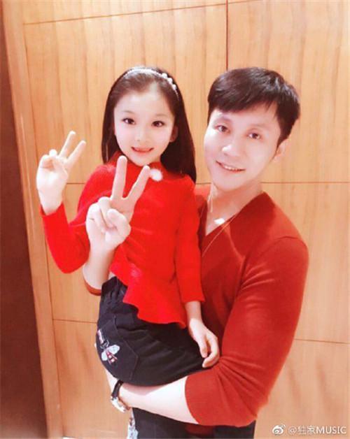 有一个可爱的妹妹范朵朵,十足是个可爱的小美人胚子