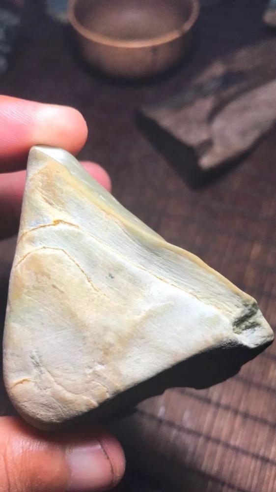 皮壳的重要性,木那水泥皮翡翠原石赌出顶级蓝水料 皮壳的重要性,木那水泥皮翡翠原石赌出顶级蓝水料