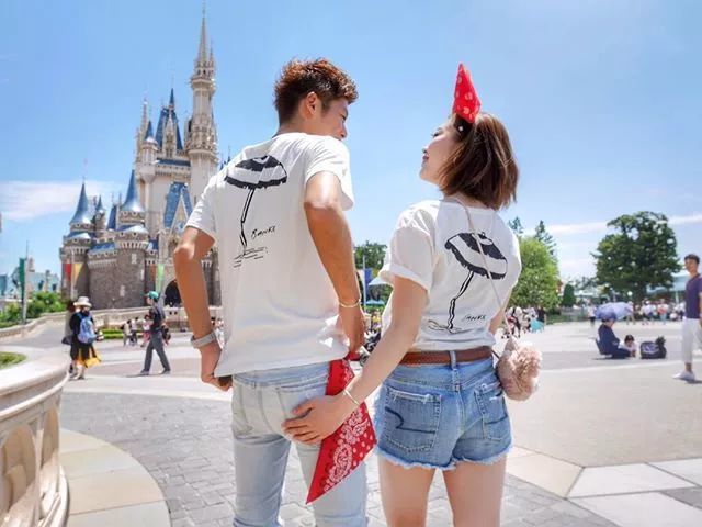 日本迪士尼竟然出租婚纱了 看到这个价格和设计后被惊到