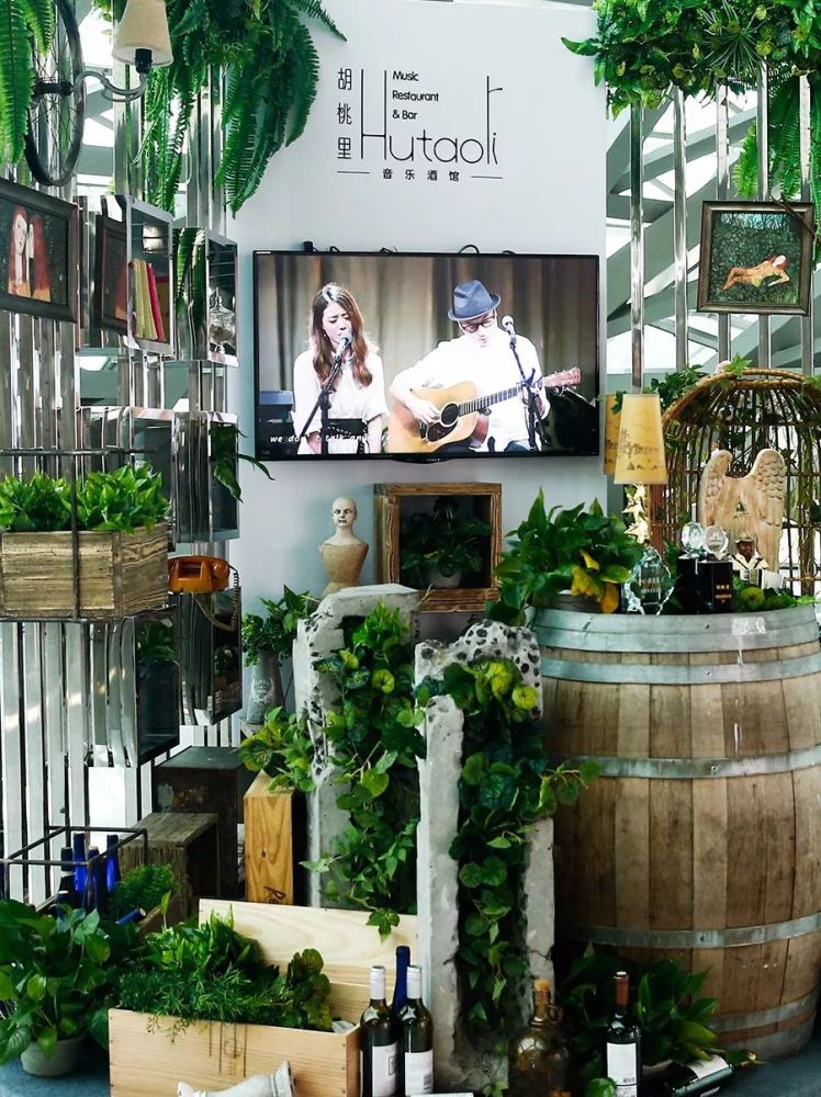 呼吸过度百度云资源,亮相深圳时装周,胡桃里跨