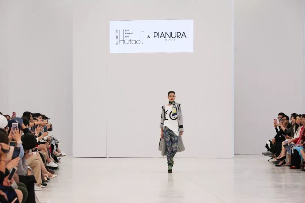 呼吸过度百度云资源,亮相深圳时装周,胡桃里跨