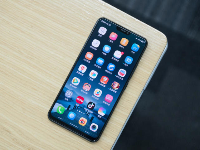 vivo跟风iPhone刘海屏 好事还是坏事？