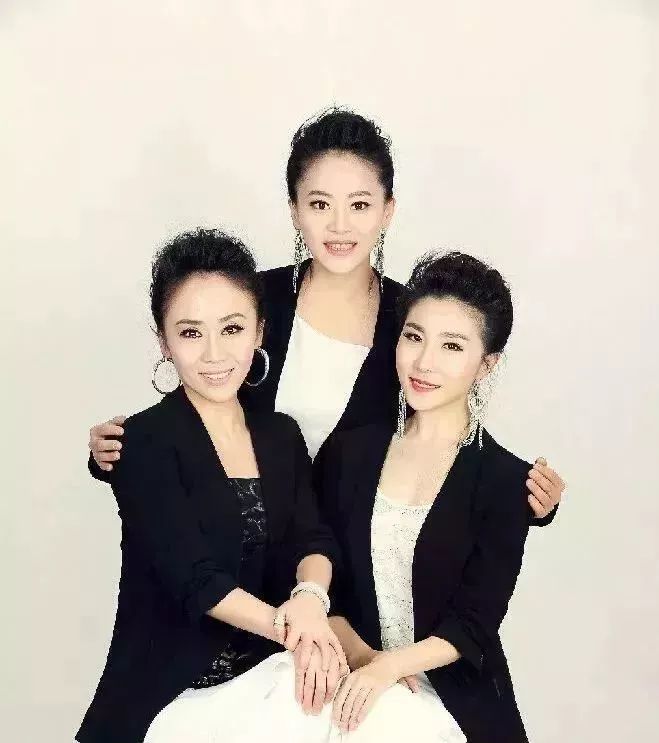 专辑名称:影视经典精装版2cd dts 专辑艺人:黑鸭子 唱片发行:广东