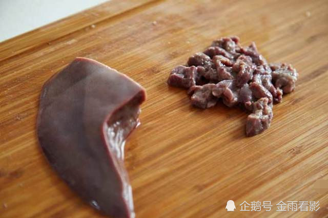 经常喝猪肝菠菜粥 从此宝宝不再补血维生素