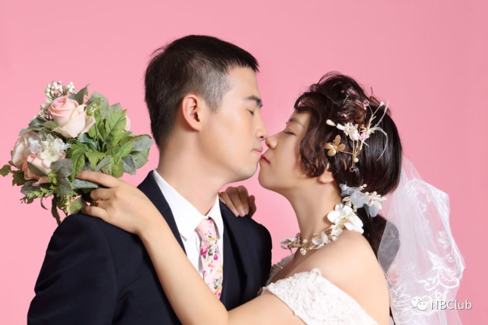 绚丽的粉红色婚礼 夏伟明 张洁兰共偕连理 看点快报