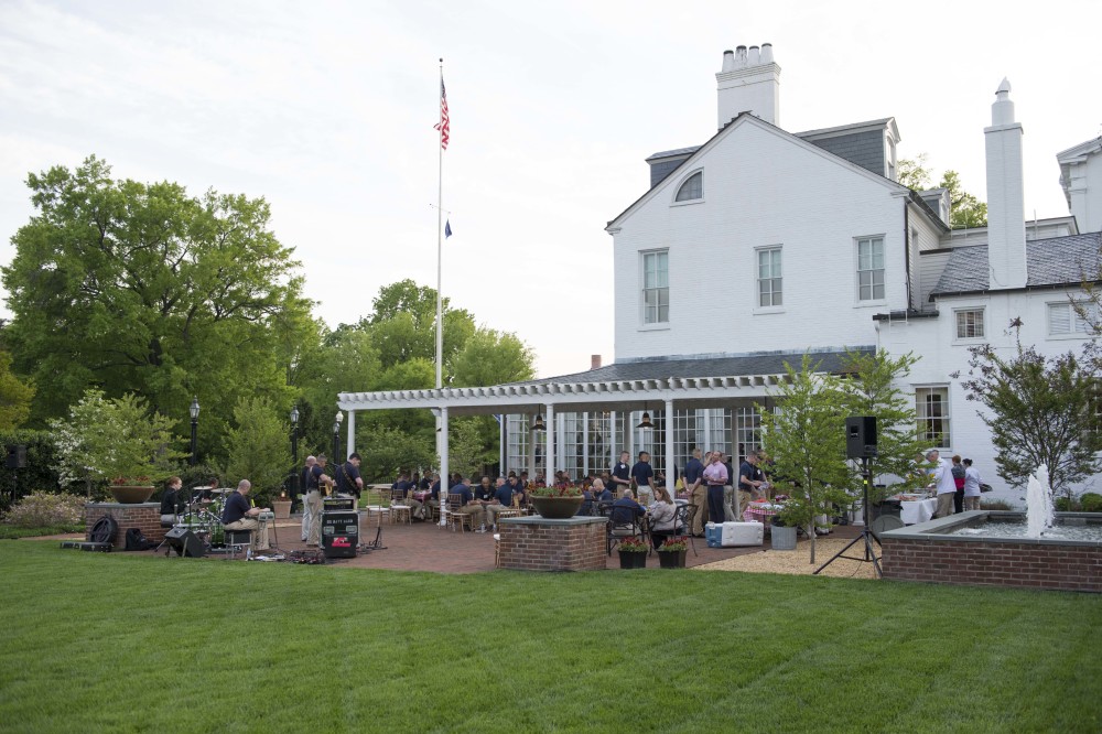 美国当兵有多少福利?国家减税,军人住房补贴照