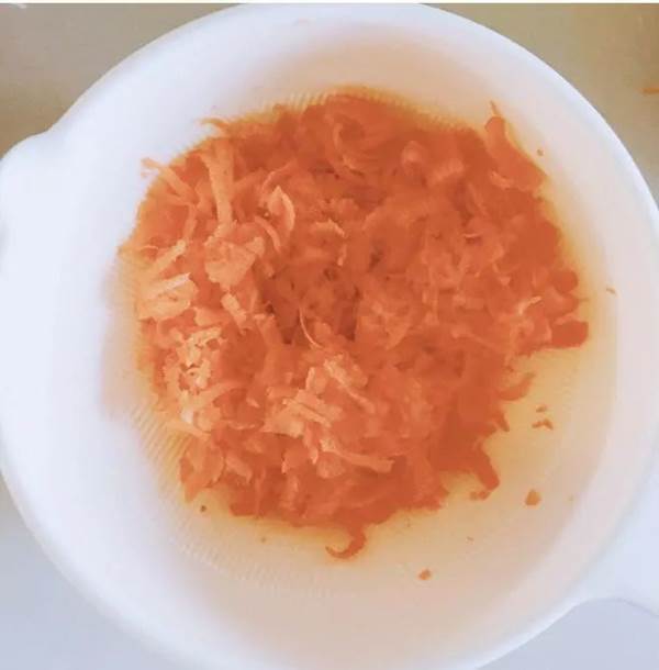 色香味俱全山药紫薯夹心糕搭配玉米蔬菜浓汤,