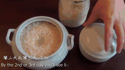 偶尔看见小区门口有三轮车摊位,没有吆喝,仅写