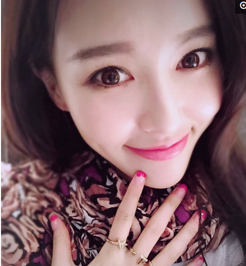 唐嫣秀出新美甲,少女心不是说说而已的哦!