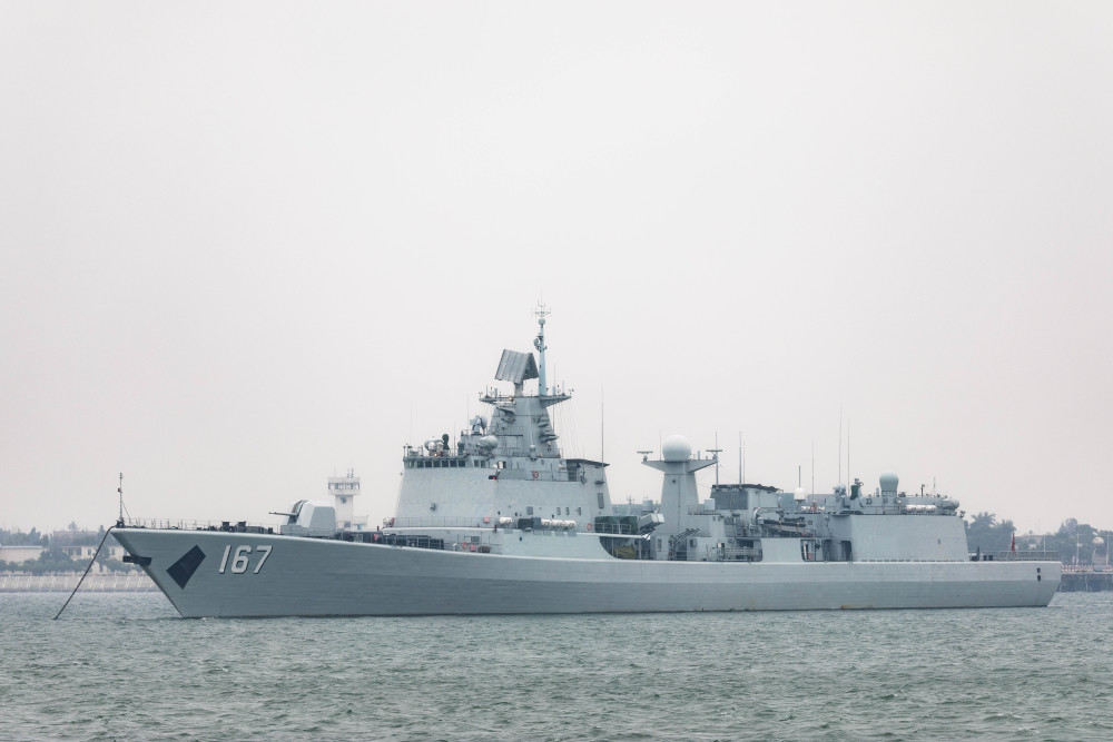 中国有艘非常独特的驱逐舰，吨位很大火力却相对较弱