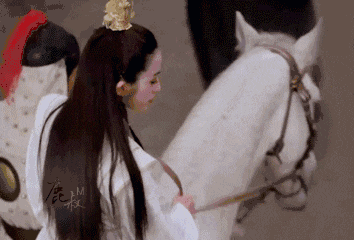 《倚天屠龙记》里张敏的回眸