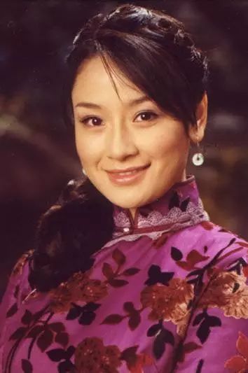 2003年孙宁首次出演电视剧《金粉世家》.