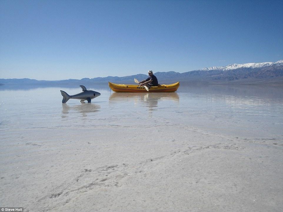 美国死亡谷中的“鬼湖” 湖水时隐时现(组图)