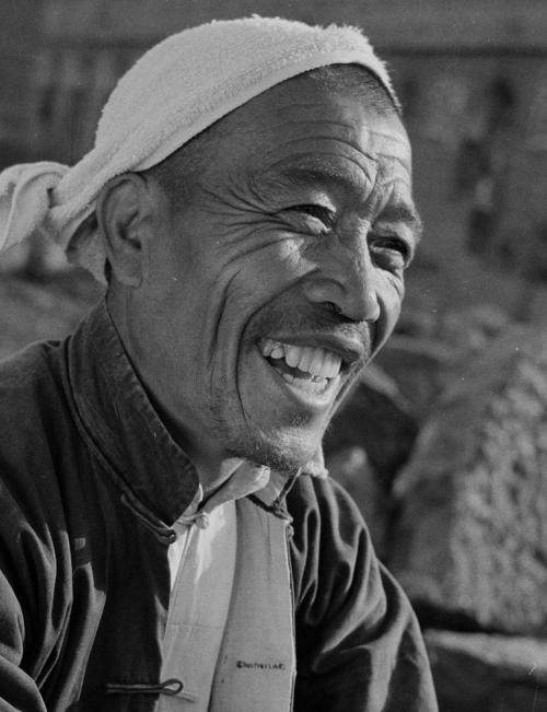 半文盲陈永贵农村走出的副总理,邓小平谈起陈