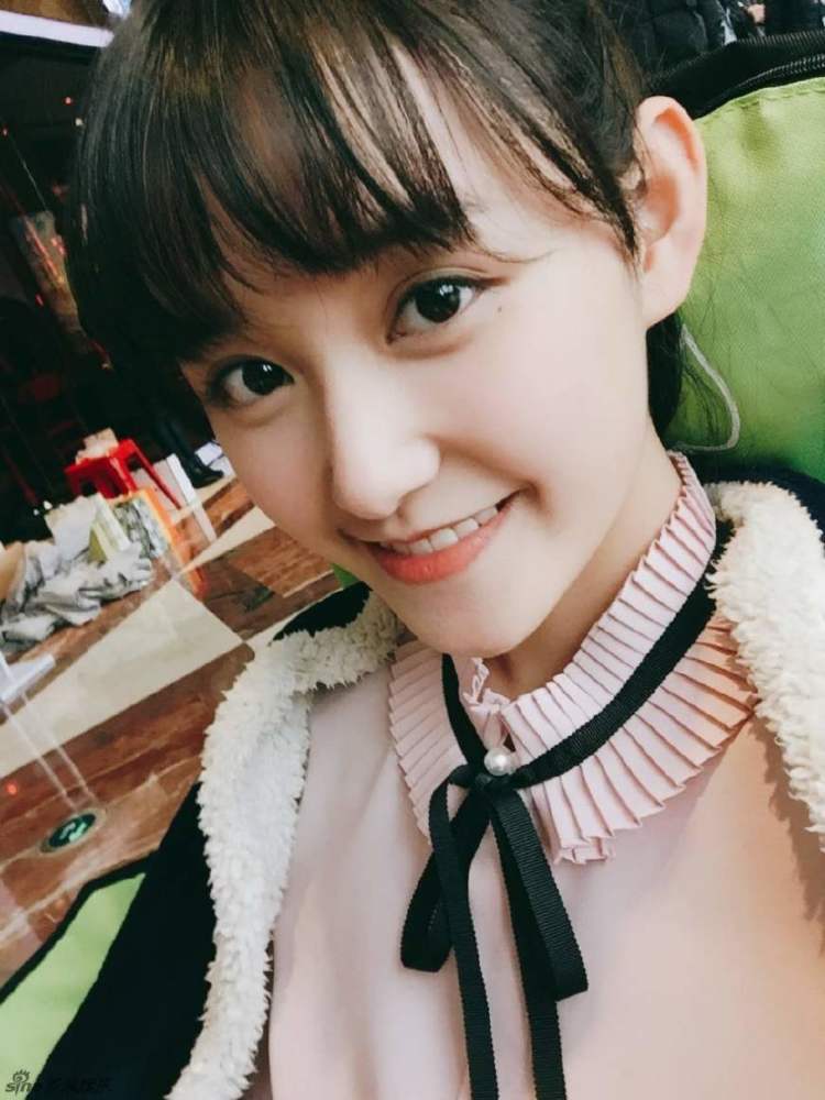 下面我们就一起来盘点下娱乐圈中最受00后最喜欢的女明星.
